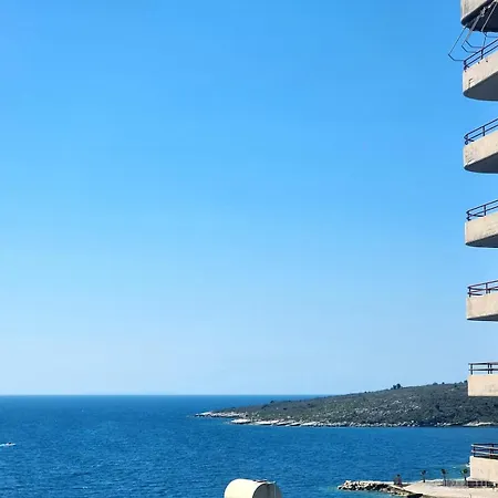 Lovely Just 30m From The Apartment Sarande