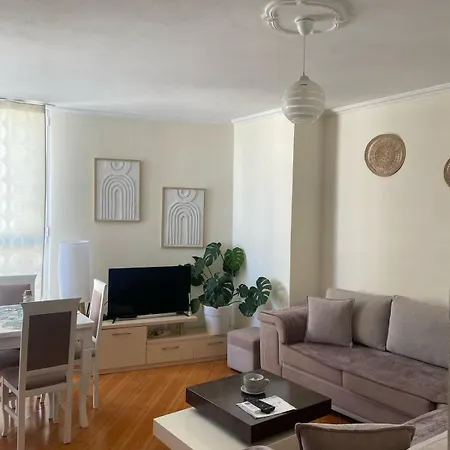 Apartment Lovely Just 30m From The Sarande